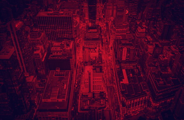 Rötliches Bild - Eine große Stadt in Vogelperspektive.